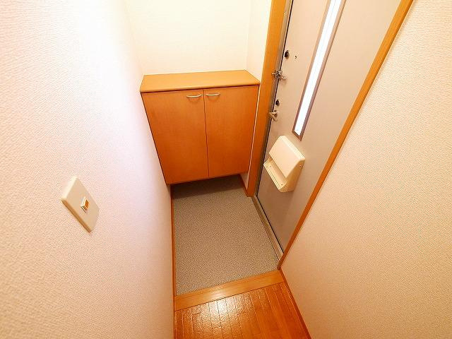 バードヒル　Ａ棟（上之庄）の玄関|ゆったりとした玄関です