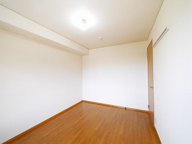 バードヒル　Ａ棟（上之庄）の洋室|きれいな洋室です