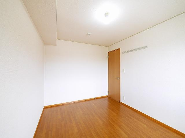 バードヒル　Ａ棟（上之庄）の洋室|明るい洋室です