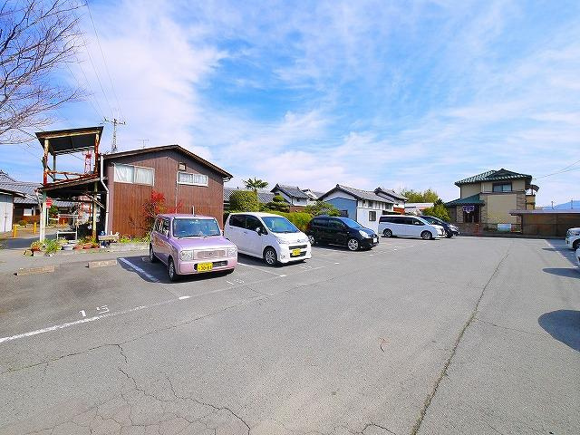 バードヒル　Ａ棟（上之庄）の駐車場|駐車場があります