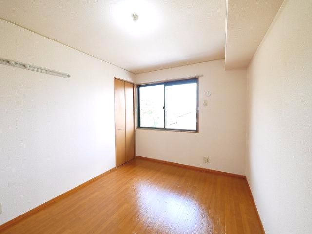 バードヒル　Ａ棟（上之庄）の洋室|個人の部屋や寝室として使える洋室です