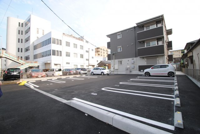 Leadの駐車場