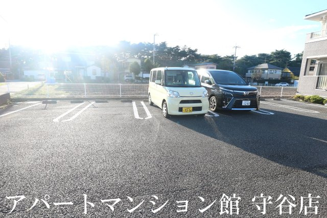 ノーヴァトワーレFの駐車場