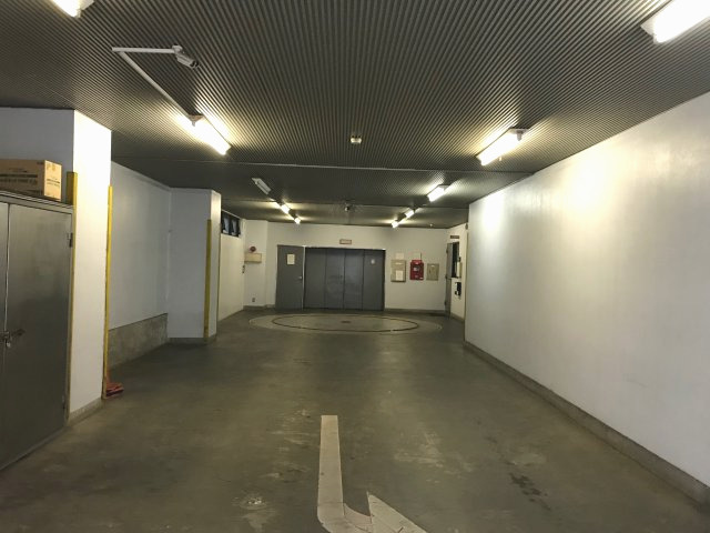 リラックスビルの駐車場