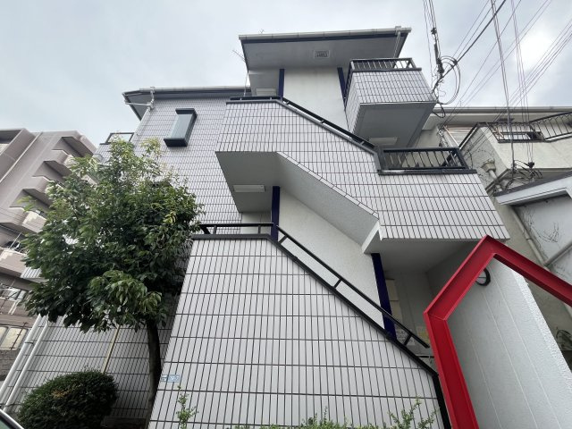 ピースフルハウスⅡのエントランス