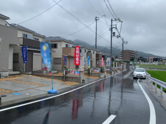 【前面道路含む現地写真】
