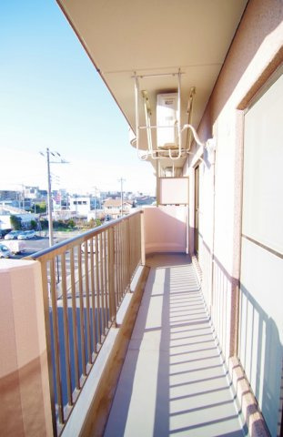 ランドロードUA棟のバルコニー|※写真は上階のもの