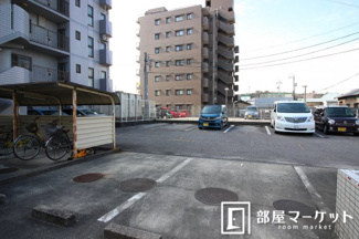 【駐車場】
