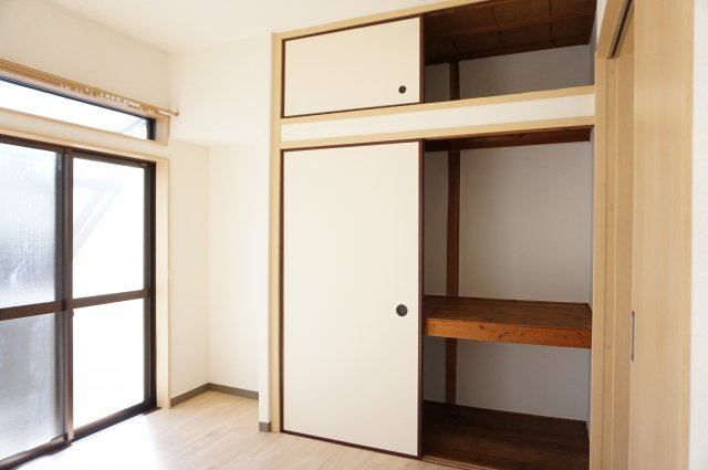 【収納】 | 山田貸家 | 奥行たっぷりの押入タイプ収納です。
