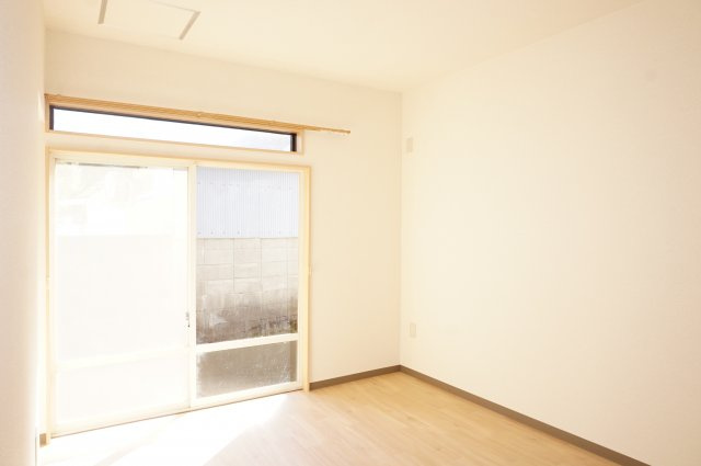【洋室】 | 山田貸家 | 南向きのとても明るい洋室です。