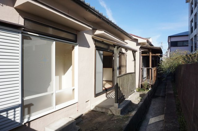 【庭】 | 山田貸家 | 園芸が楽しめる南向きのお庭が魅力です。