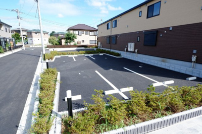 【外観パース】 | 美樹（ビジュ）A棟 | 駐車場①は世帯数分用意がございます！