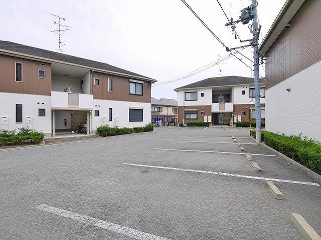 ソレーユＢ・Ｃ・Ｄの駐車場|駐車場があるので、車を買う予定の方も安心です