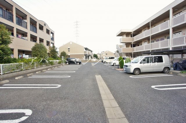 グラン　エリアールの駐車場