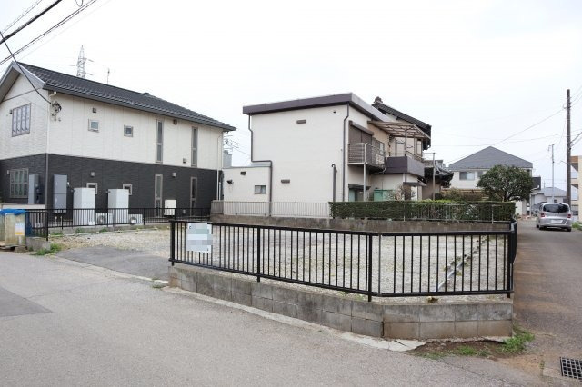 八千代市高津　売地　約５６坪の整形地　建築条件なしの前面道路含む現地写真