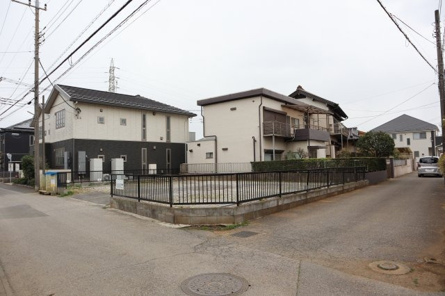 八千代市高津　売地　約５６坪の整形地　建築条件なしの前面道路含む現地写真