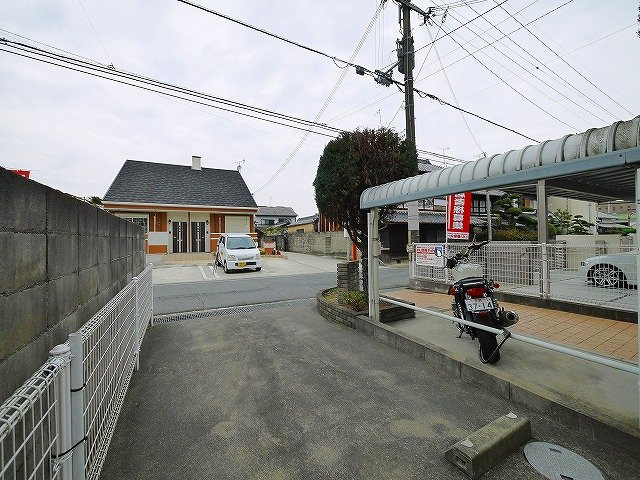 ヴィオラ（阪手）の駐車場|カースペースがあります