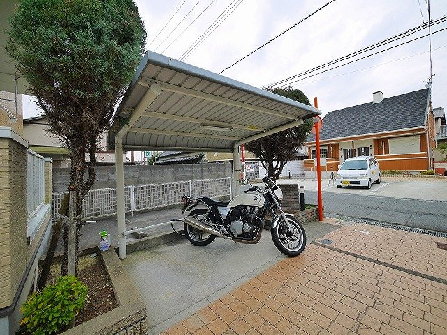 ヴィオラ（阪手）のその他共用部分|屋根付き駐輪場です