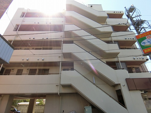 昭島市松原町２丁目の賃貸マンションの外観