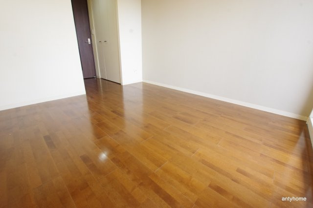 レジュールアッシュ大阪城北　仲介手数料無料の居間・リビング