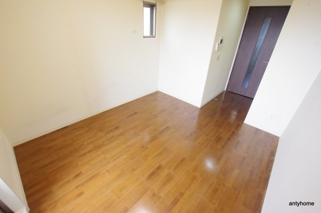 レジュールアッシュ大阪城北　仲介手数料無料の居間・リビング