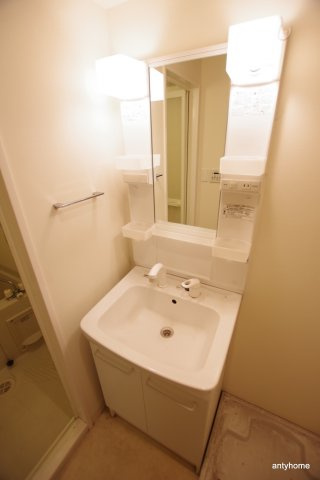 レジュールアッシュ大阪城北　仲介手数料無料の洗面所