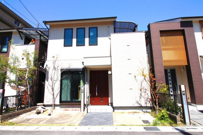 【外観】 | 伏見区桃山町因幡　中古戸建 | 平成20年11月築の中古一戸建てが登場！植木スペースのあるお洒落な外観です。