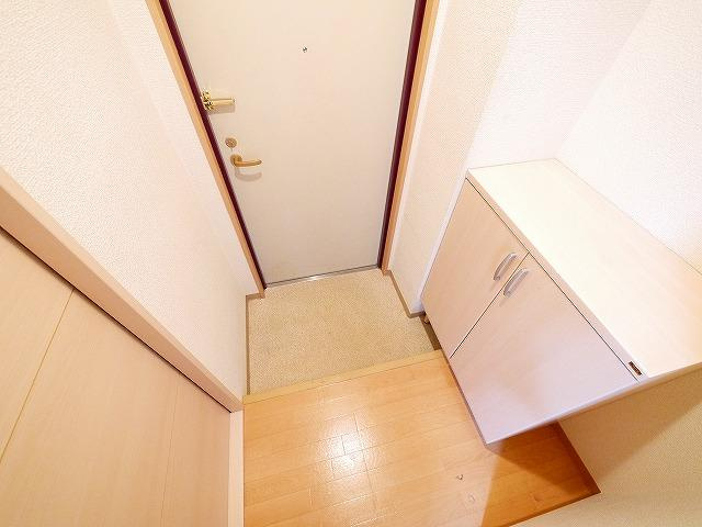 エクセレント天理の玄関|大きなシューズボックスで靴も整頓できます
