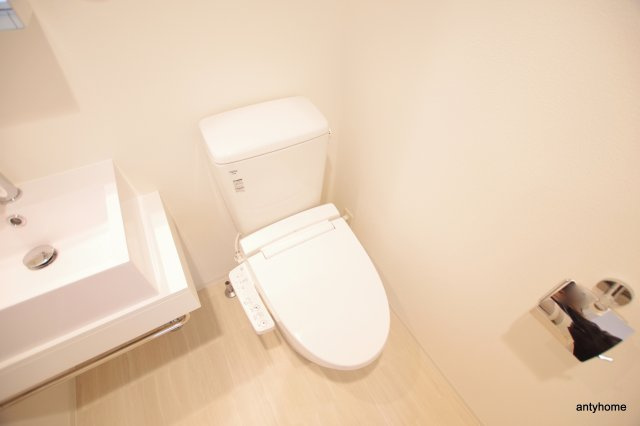 アドバンス新大阪ラシュレ　仲介手数料無料のトイレ