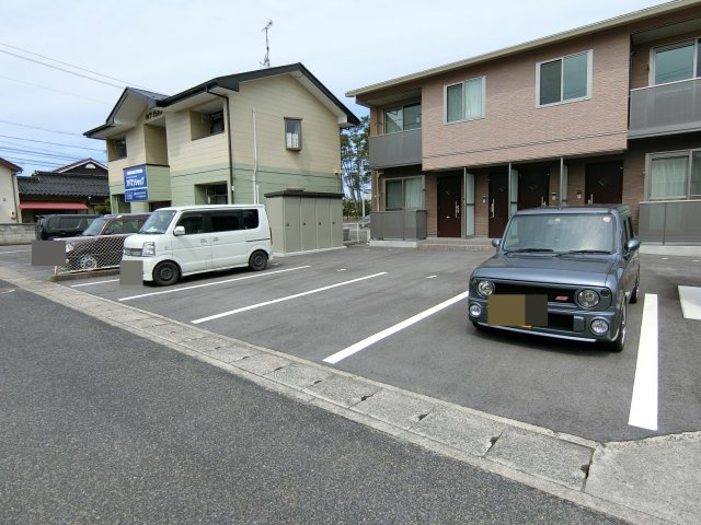 マテリアルの駐車場