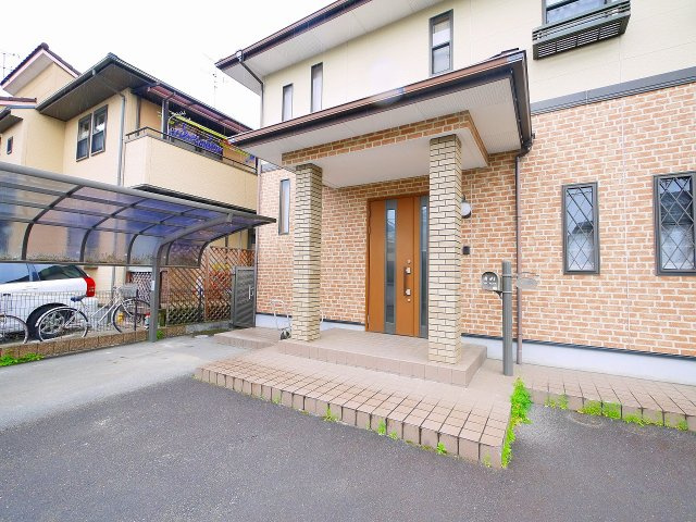 今北邸のエントランス|ゆったりとしたエントランススペース