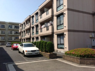 【駐車場】 | いつでも目の届く敷地内に駐車場があります♪荷物がかさばりがちなお買物にも、敷地内駐車場があると便利ですよね☆