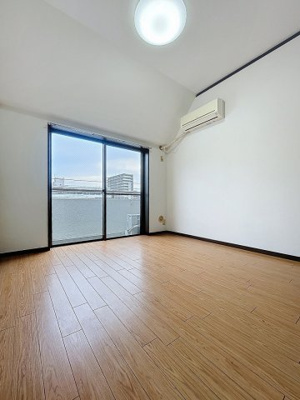 【居間・リビング】 | レイグリーンヒルズ保土ヶ谷 | ★南東向きの明るいお部屋です★