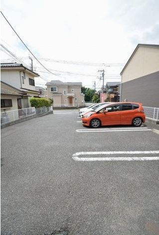 シャトウ上水の駐車場