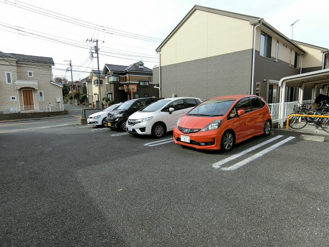 シャトウ上水の駐車場