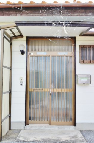 松本戸建の玄関