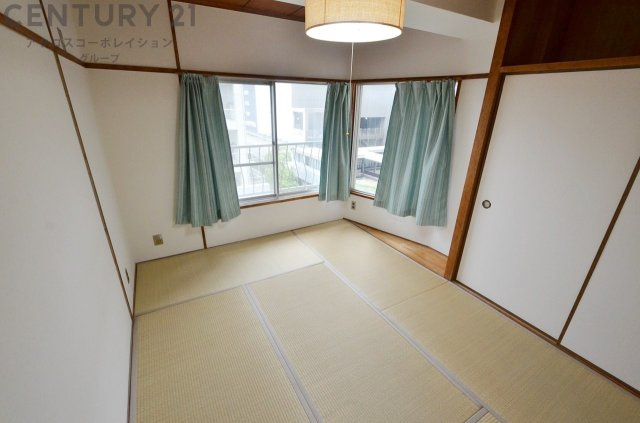 2面採光で開放感がございます。