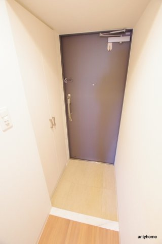 エスプレイス新大阪サウスゲート　仲介手数料無料の玄関