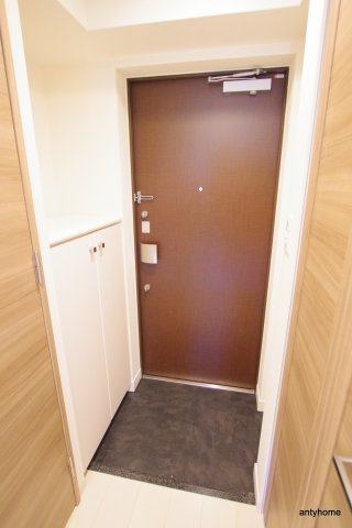 ララプレイス新大阪シエスタ　仲介手数料無料の玄関
