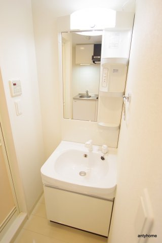 ララプレイス新大阪シエスタ　仲介手数料無料の洗面所