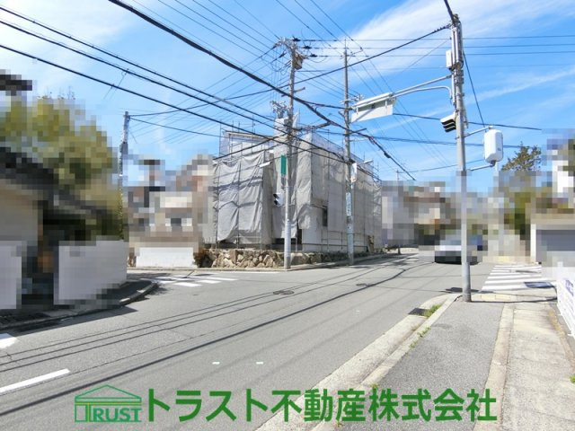 神戸市垂水区多聞台3丁目　新築戸建の前面道路含む現地写真