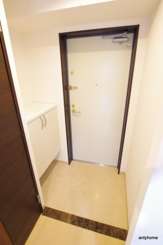 comforespa新大阪　仲介手数料無料の玄関