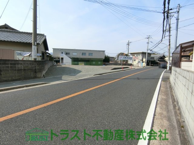 玉津町高津橋　売り土地　県道に面していますの前面道路含む現地写真