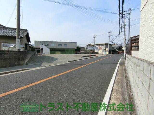 玉津町高津橋　売り土地　県道に面していますの前面道路含む現地写真