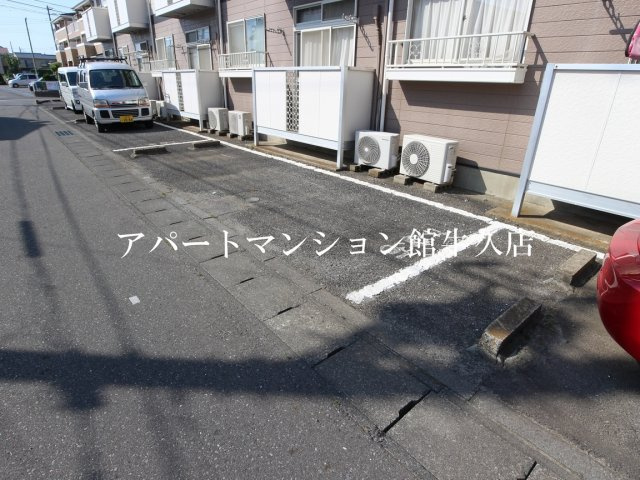 SUNRISE ヨシカワＡの駐車場