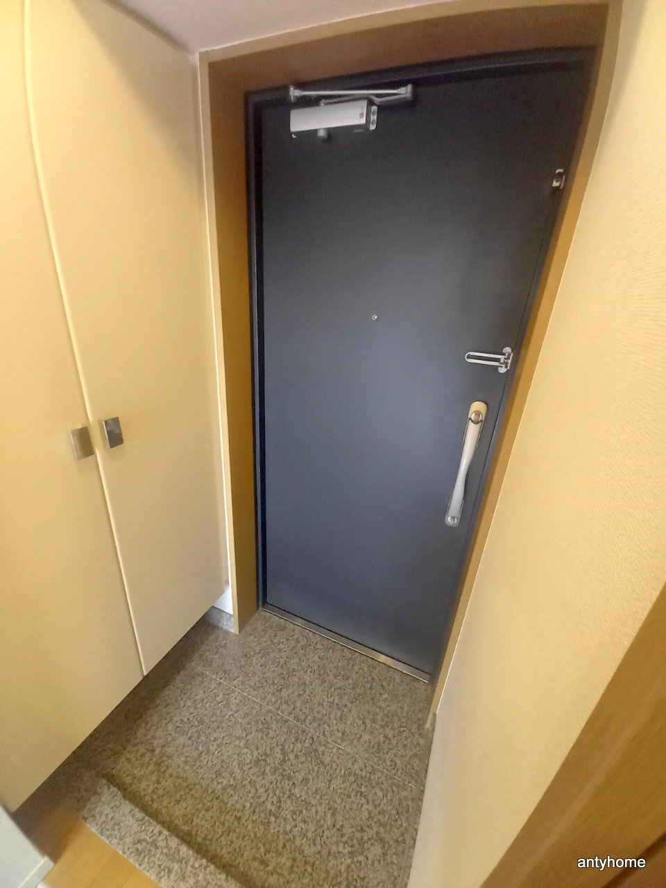 プレッツァ新大阪　仲介手数料無料の玄関