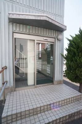 【エントランス】 | 細田ハイツ北戸田 | 自動ドアになっております。