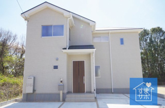 【外観】 | 1号棟　現地（2019年4月）撮影
堂々完成しました！即入居可能♪
敷地面積広々666.48㎡（201.61坪）。
建物前には駐車2台可能。