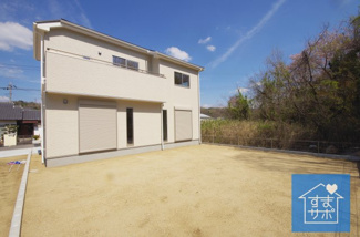 【外観】 | 1号棟　現地（2019年4月）撮影
広々とした南庭あり。