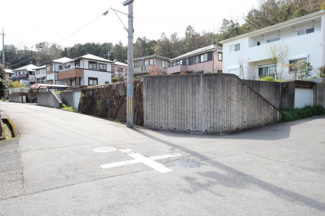 【前面道路含む現地写真】